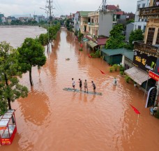Mưa lớn dồn dập, Lạng Sơn chìm trong nước lũ nhìn từ trên cao