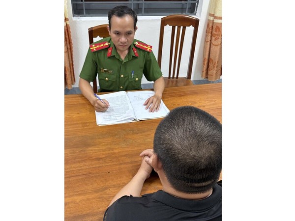 Dũng 'Sài Gòn' ra đầu thú sau 8 năm trốn truy nã