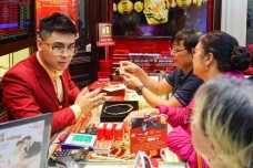 Giá vàng giảm sốc, có nên đầu tư ngay lúc này?