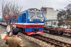 Chỉ còn khoảng 2.500 vé tàu chạy suốt Bắc - Nam dịp cao điểm Tết Bính Ngọ