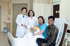 Vi phẫu tìm tinh trùng giúp người đàn ông vô sinh được làm cha