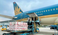 Vietnam Airlines tiếp tục vận chuyển miễn phí hàng hóa hỗ trợ đồng bào vùng lũ