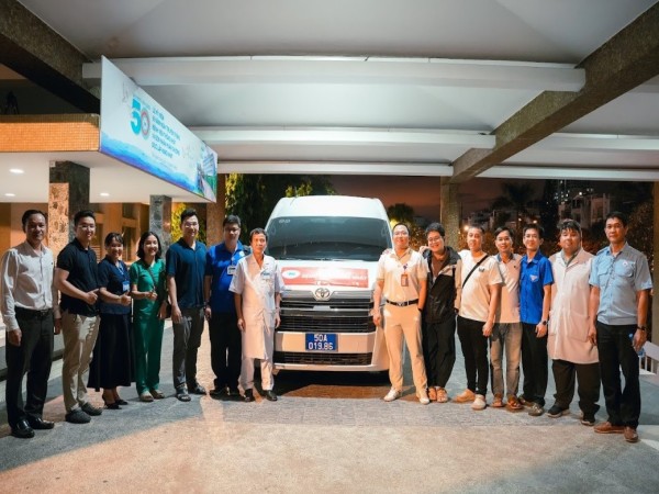 Bệnh viện Thống Nhất chi viện y tế khẩn cấp cho người dân vùng lũ Khánh Hòa