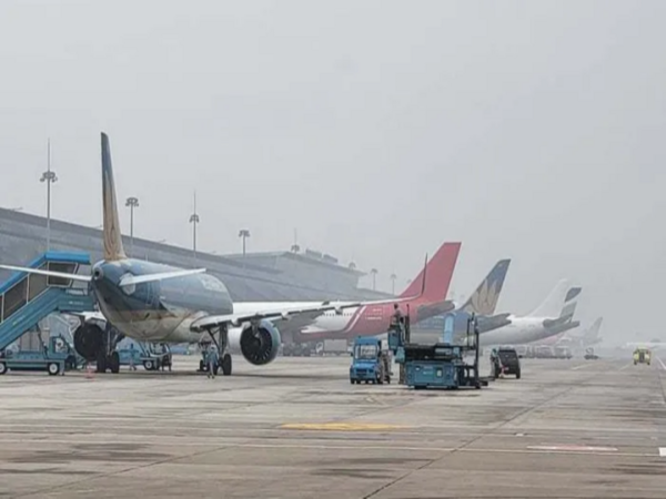Đóng cửa 4 sân bay, hoãn và hủy hàng loạt chuyến bay vì bão Bualoi
