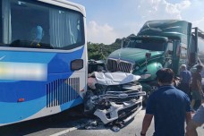 Tai nạn liên hoàn 5 ô tô trên cao tốc Cao Bồ – Mai Sơn