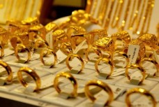 Giá vàng giảm sốc 5 triệu, nhiều người lỗ gần 10 triệu đồng/lượng sau 1 ngày
