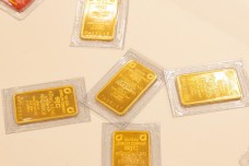 Giá vàng gần 144 triệu đồng/lượng, chuyên gia cảnh báo không nên 'lướt sóng'