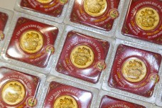 Giá vàng hôm nay 2/10: Tiếp tục trụ trên mức cao