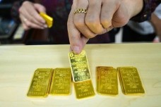 Giá vàng hôm nay 25/10: Vàng thế giới và trong nước đồng loạt giảm