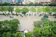 Mưa ngập lịch sử và cuộc chạy đua sinh tử của bệnh nhân ung thư máu