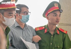 Dẫn giải cựu Phó Chủ nhiệm Văn phòng Quốc hội Phạm Thái Hà vào phòng xét xử
