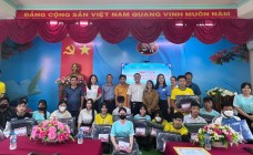 Hội Luật gia Tân Phú và Tạp chí Sức Khỏe Việt trao 50 phần quà cho học sinh nghèo tại Đồng Tháp