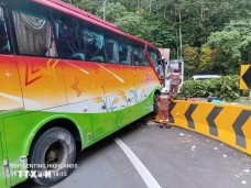 Xe buýt chở 20 du khách Việt Nam gặp nạn tại Malaysia