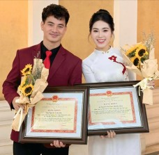 NSND Xuân Bắc, đạo diễn Lý Hải nhận bằng khen của Bộ Văn hóa