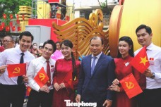 Thứ trưởng Bộ Văn hóa Lê Hải Bình gặp gỡ dàn nghệ sĩ diễu hành sáng 2/9