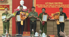 Khen thưởng các đơn vị tham gia phá án ma túy, giết người