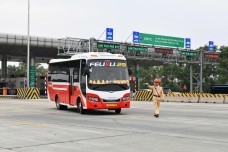 CSGT sẽ xử nghiêm hành vi sử dụng điện thoại khi lái xe trên cao tốc