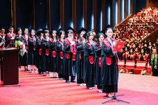 Hơn 1.260 sinh viên Đại học Ngoại thương tốt nghiệp, 30% đạt loại xuất sắc