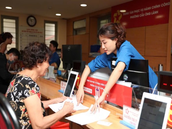 Công chức, viên chức quá tải, TPHCM tính xã hội hóa một số khâu giải quyết thủ tục hành chính