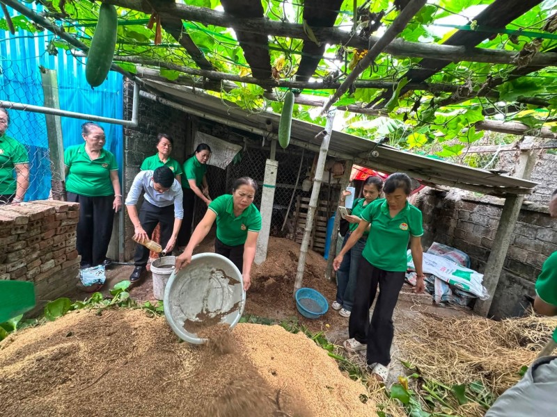 Biến phế phẩm thành phân bón, mở hướng phát triển nông nghiệp xanh ở Nghệ An