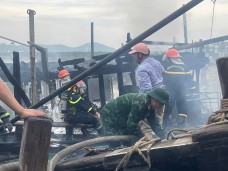 3 tàu cá bốc cháy dữ dội trên sông Hầu, nhiều ngư dân lâm cảnh trắng tay