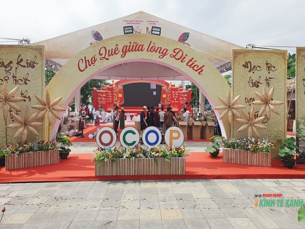 Tái hiện không gian Chợ quê thời Mạc giữa lòng di tích