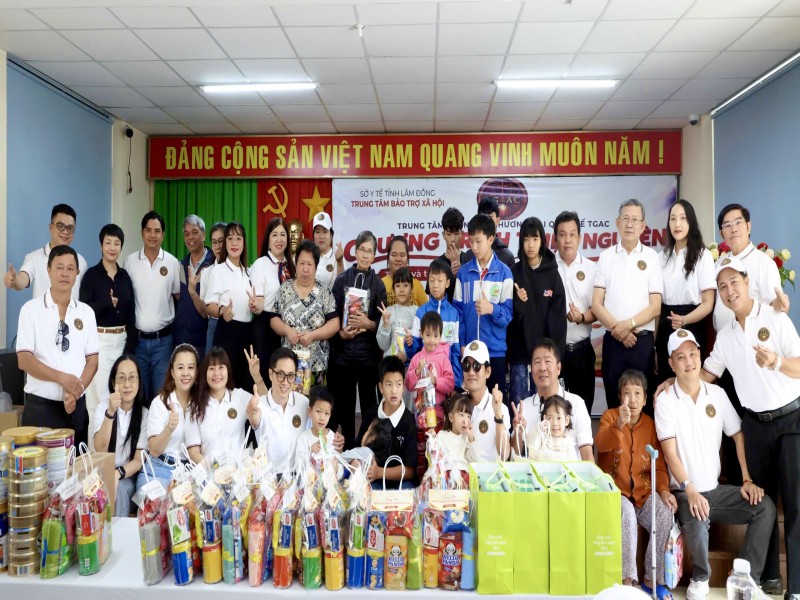 LAN TỎA YÊU THƯƠNG: TRUNG TÂM TRỌNG TÀI THƯƠNG MẠI QUỐC TẾ TGAC THĂM VÀ TẶNG QUÀ TẠI TRUNG TÂM BẢO TRỢ XÃ HỘI TỈNH LÂM ĐỒNG