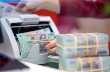 'Cuộc đua' lãi suất huy động ngày càng nóng