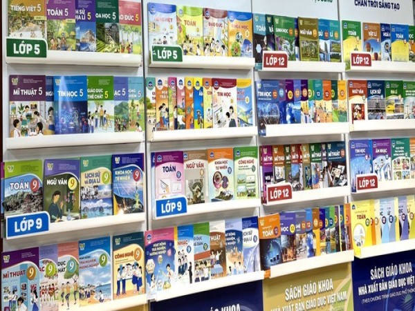 Chương trình, sách giáo khoa phổ thông tiếp tục được điều chỉnh theo hướng mới
