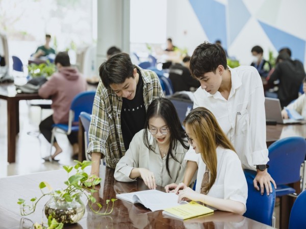 Sinh viên nhiều trường đại học tại TP.HCM nghỉ tới 9 ngày dịp lễ cuối tháng 4