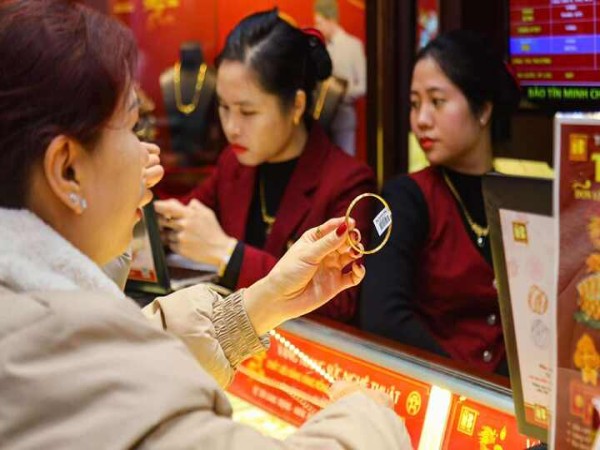 Giá vàng hôm nay 22/4: Lao dốc không phanh, giảm hơn 100 USD/ounce