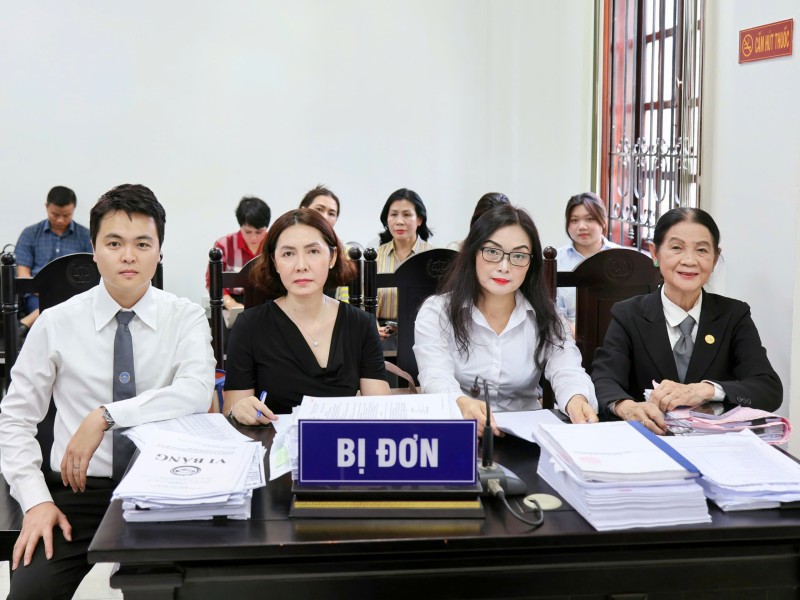 Tạm dừng phiên tòa ly hôn 1.200 tỉ để làm rõ việc Bộ Công an khám xét chuỗi cơ sở nha khoa