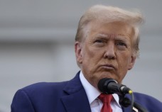 Ông Donald Trump ám chỉ đàm phán với Iran diễn ra trong 2 ngày tới