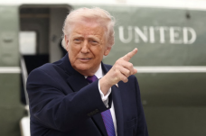 Ông Trump tuyên bố chiến thắng nhưng 'không muốn rời đi sớm'