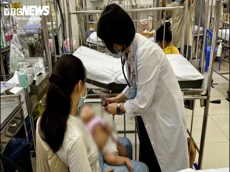 Cảnh giác với cúm mùa ở trẻ khi thời tiết thay đổi dịp Tết