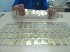 Giá vàng miếng SJC và vàng nhẫn xuống thấp nhất trong vòng 3 tháng