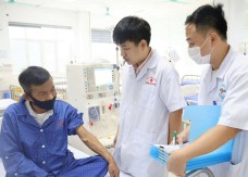 Bác sĩ cứu người giữa phố: 'Bản năng thôi thúc, tôi không có giây nào để do dự'