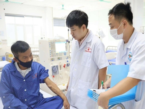 Bác sĩ cứu người giữa phố: 'Bản năng thôi thúc, tôi không có giây nào để do dự'