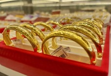 Giá vàng hôm nay 23/4: Đi ngang quanh mốc 4.700 USD/ounce