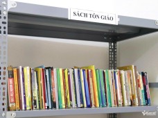 Những giờ cầu nguyện phía sau cánh cổng trại giam