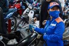 Giá dầu hôm nay 30/3: Tiếp tục tăng