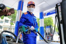 Giá xăng giảm vào ngày mai?