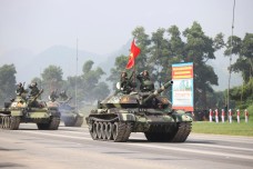 Ngắm xe tăng, tên lửa hợp luyện chuẩn bị cho diễu binh đại lễ 2-9