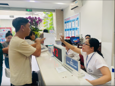 TP HCM: Chấn chỉnh tình trạng "cò làm giấy tờ" tại các Trung tâm Phục vụ hành chính công