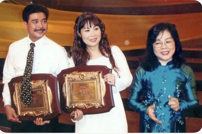 Nghệ sĩ tiếc thương nhà báo Nguyễn Thị Hằng Nga – "Nữ thuyền trưởng" tận tụy với giải Mai Vàng