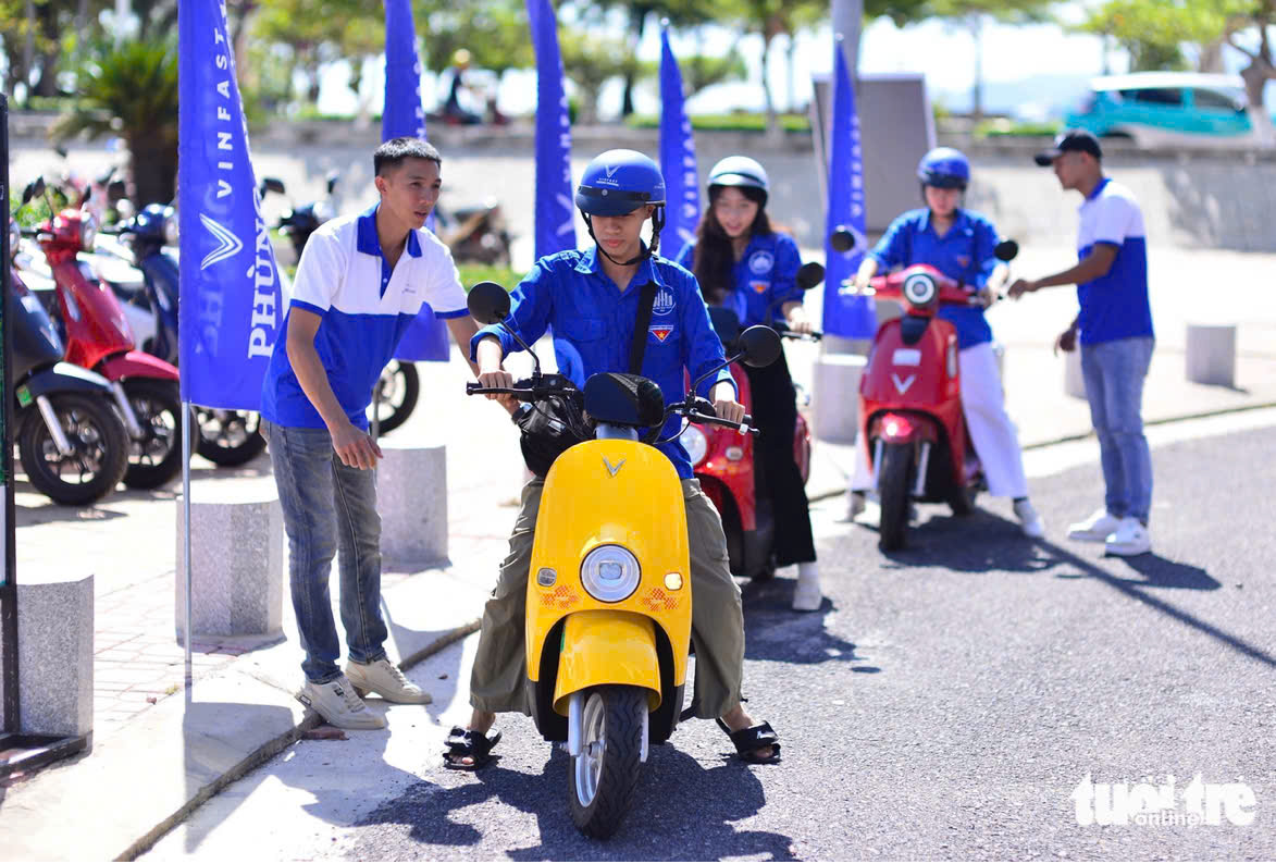 Hơn 1.200 khách tới khám phá Ngày trải nghiệm xanh Khánh Hòa, đi xe điện, đổi rác lấy quà