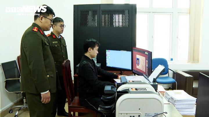 Phá đường dây làm giả giấy tờ liên tỉnh do 'ông trùm' 9x điều hành