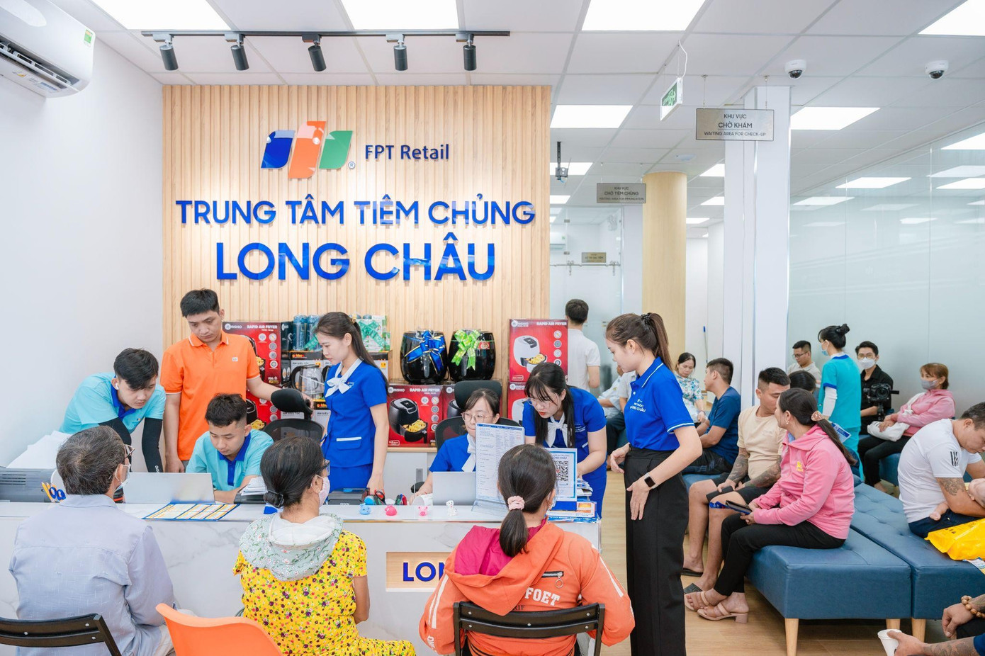 Long Châu hợp tác cùng ca sĩ Dương Domic lan tỏa tinh thần tiêm phòng chủ động đến giới trẻ