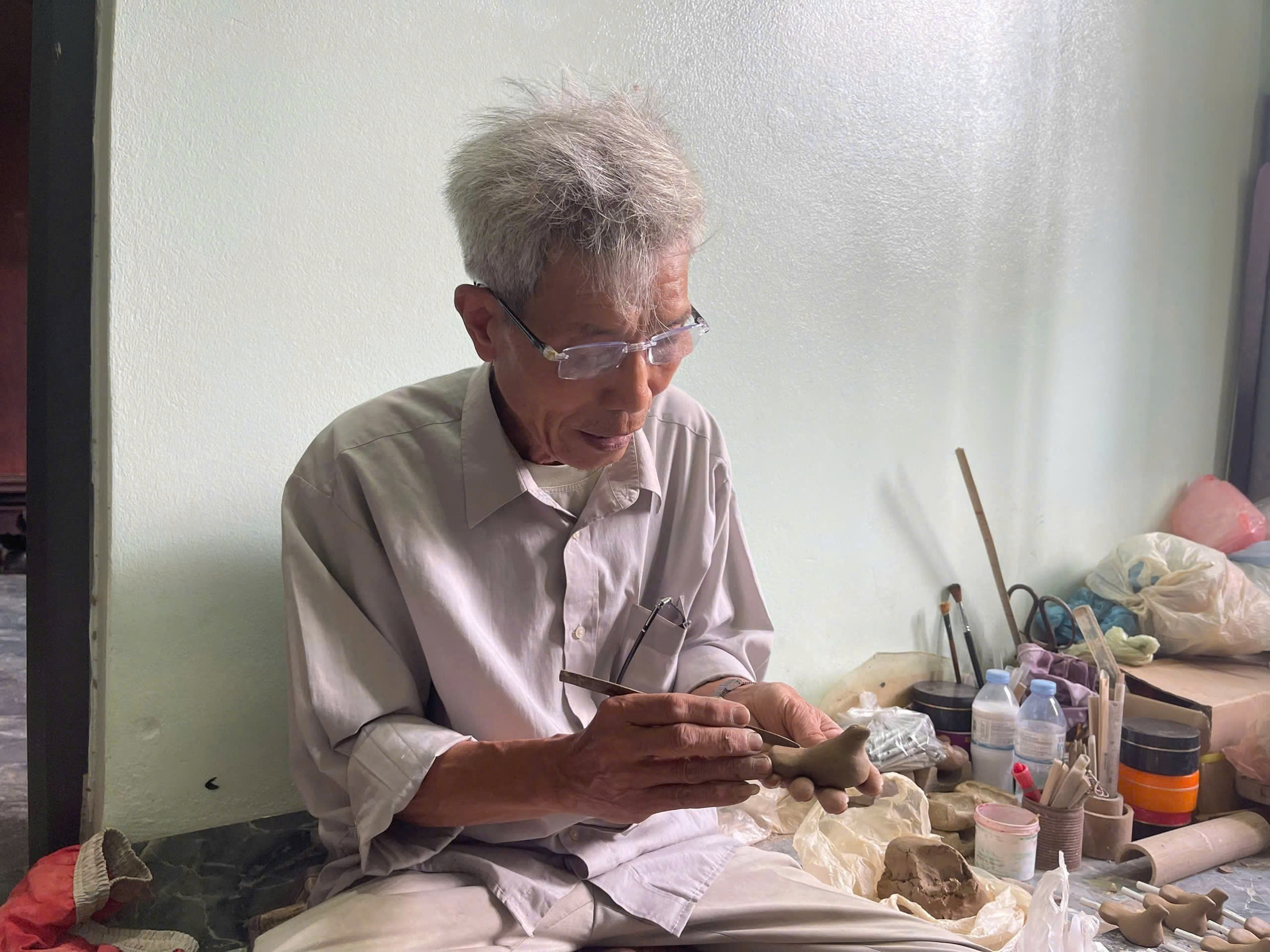 Phỗng đất làng Hồ: Món đồ chơi dung dị dưới đôi bàn tay nghệ nhân