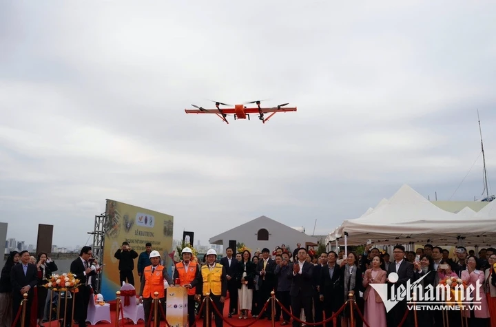 Bệnh viện đầu tiên dùng thiết bị bay không người lái đưa thuốc men đến trạm y tế